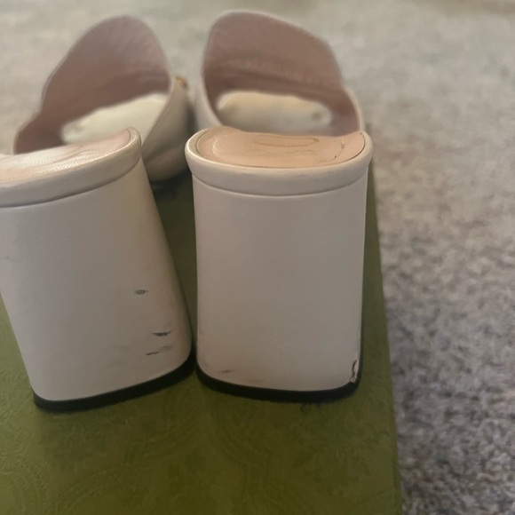 Classic buckle Gucci heels. - Picture 6 of 11